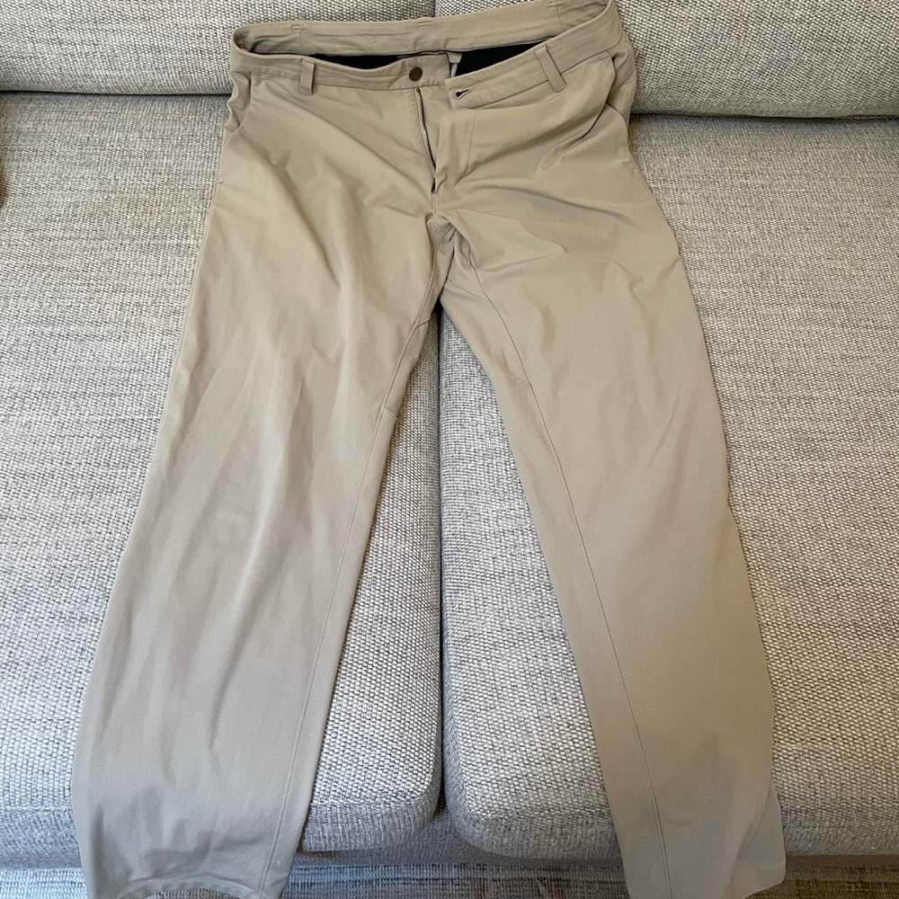 Lululemon ABC pants - Khaki 
Good shape 32”